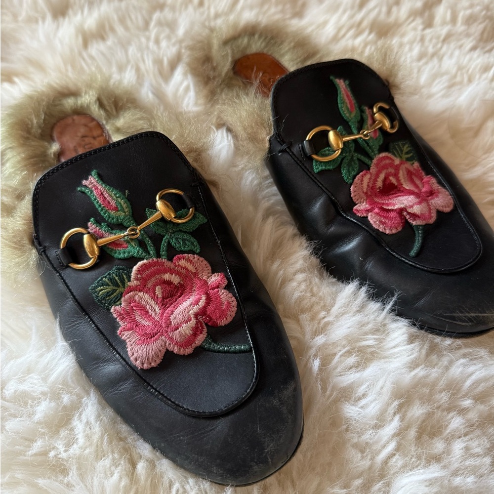Gucci Black Leather Floral Embroidered Fur-Trim Horsebit Mules